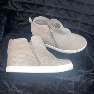 9.5 WW - Torrid | Grey Faux Suede Perforated Wedge Sneaker | Lightly Worn